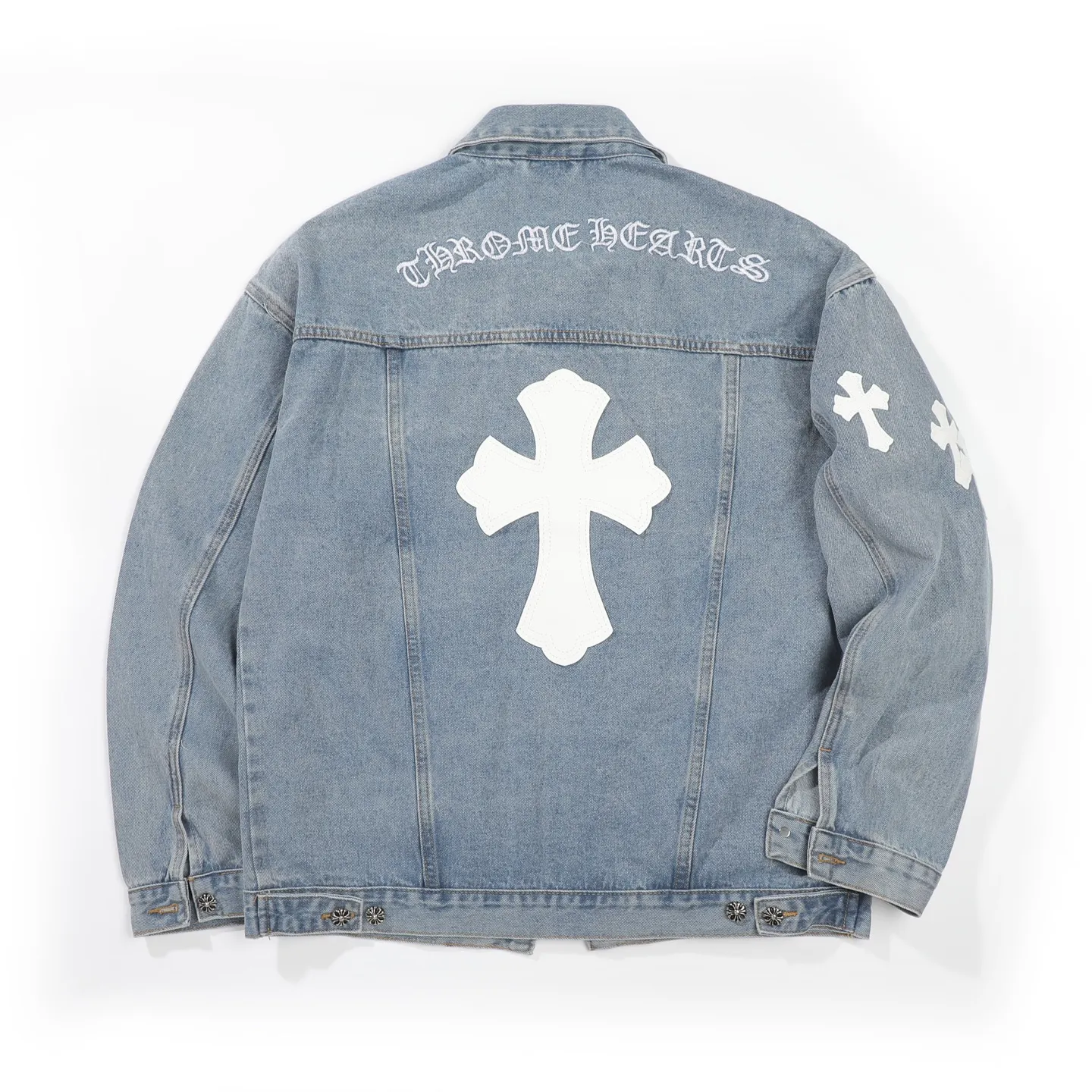 P270 Chrome/Hearts Chrome/Hearts Sanskrit embroidered cross-paved leather denim jacket. The whole piece of clothing is really heavy-duty. It is made of denim denim imported from Japan. It is washed after the finished product. The loss rate is very high. The overall distressed craftsmanship has a stylish upper body. The classic Sanskrit embroidery design on the back. The Behringer embroidery machine is precise and three-dimensional because of the old craftsmanship. From the hardware to the three labels, all molds are re-opened and made to order. 100% restored craftsmanship. Including the silver thread anti-counterfeiting, all are redone this year. All cross leathers are laser aligned. The leather difference is definitely not the same as the super fiber leather on the market. It uses this year’s new sheep leather. The finished embroidery guarantees the overall quality❗️ Color: light blue Size: S M L XL
